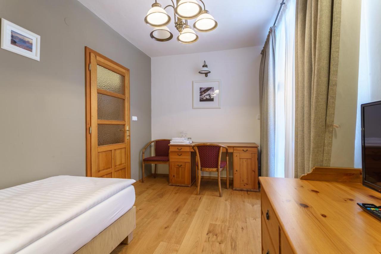 Hotel A Restaurace U Vychopnu Vsetín Eksteriør billede