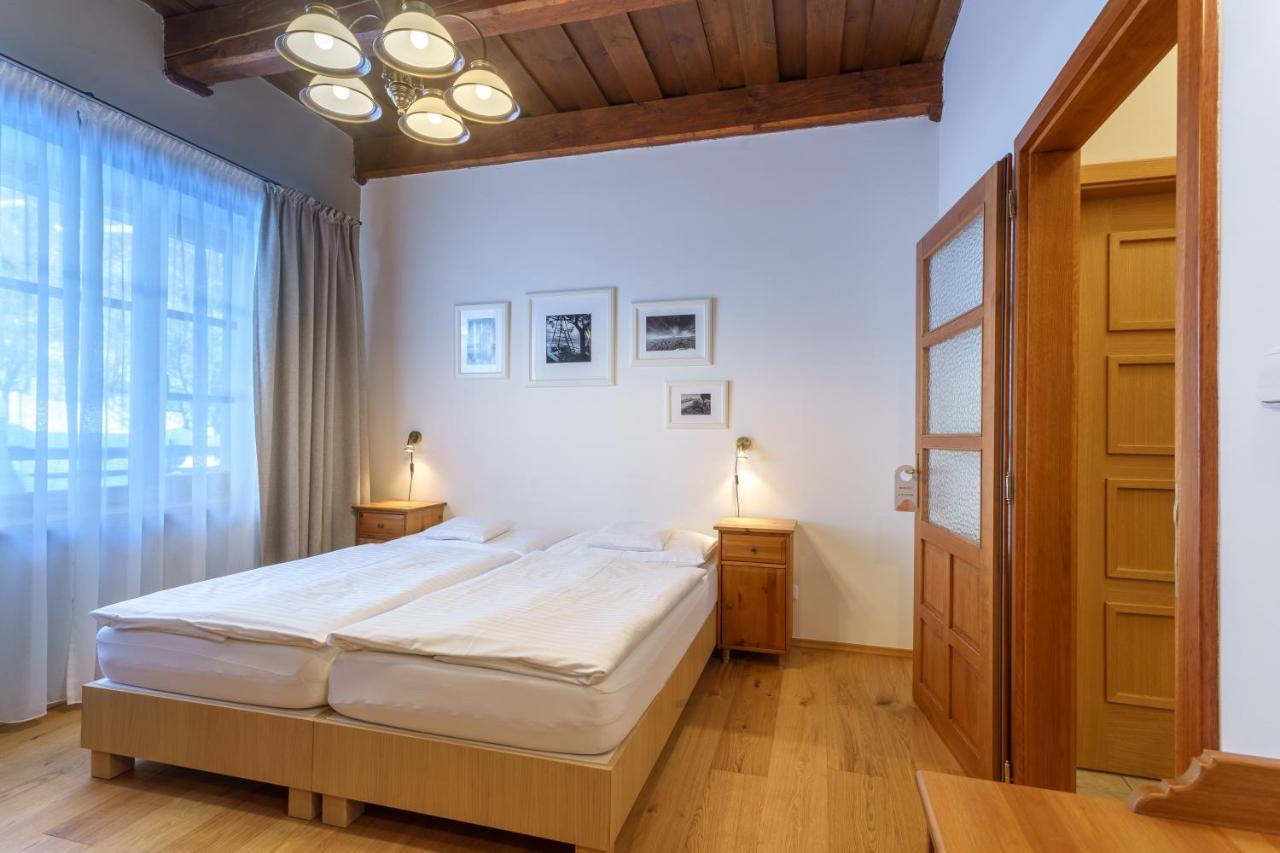 Hotel A Restaurace U Vychopnu Vsetín Eksteriør billede