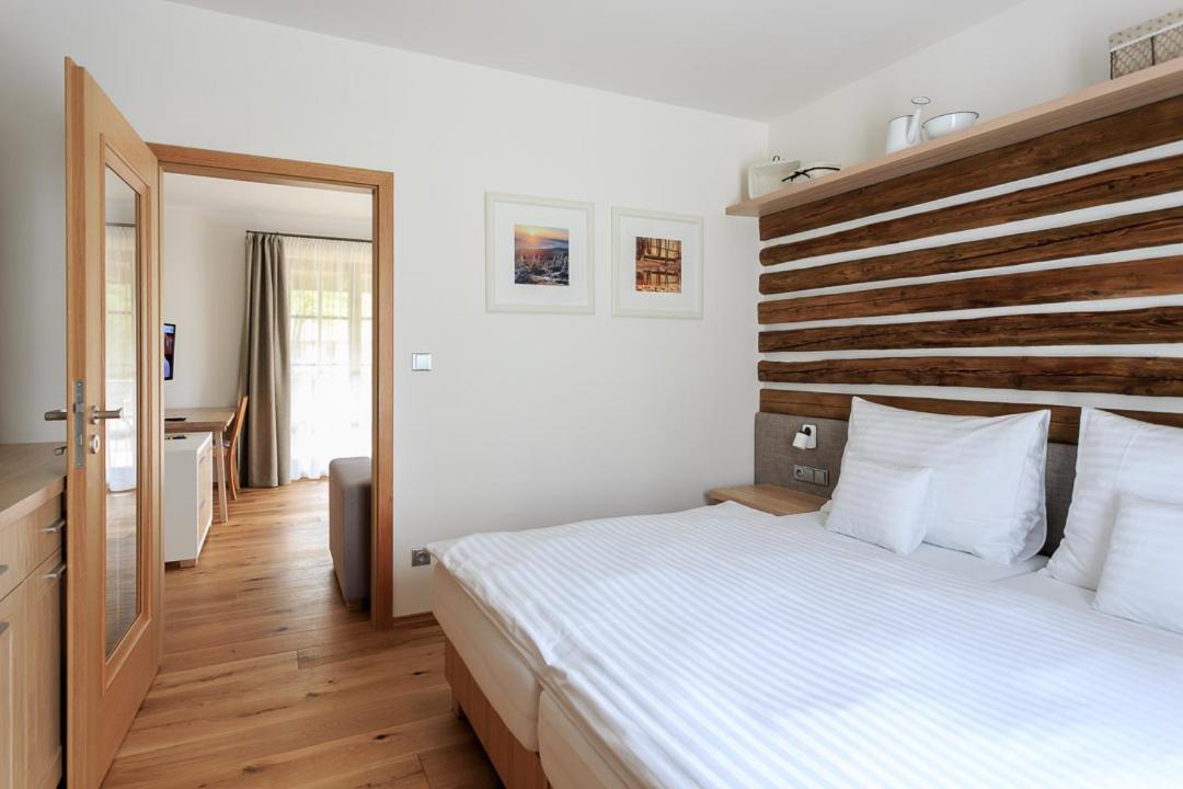 Hotel A Restaurace U Vychopnu Vsetín Eksteriør billede