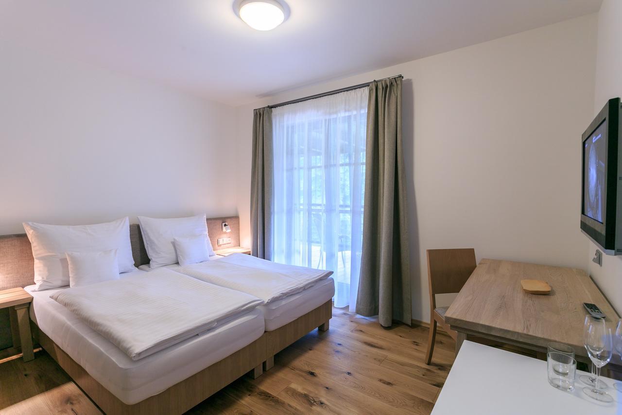 Hotel A Restaurace U Vychopnu Vsetín Eksteriør billede