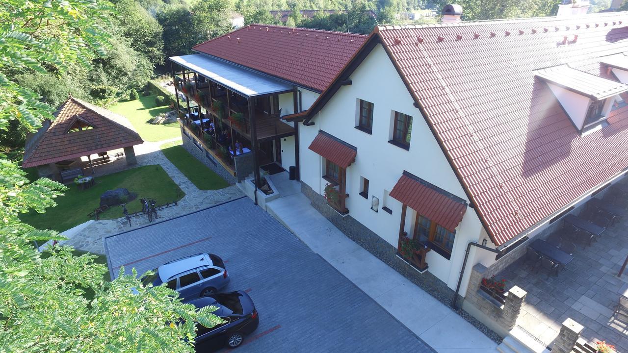 Hotel A Restaurace U Vychopnu Vsetín Eksteriør billede