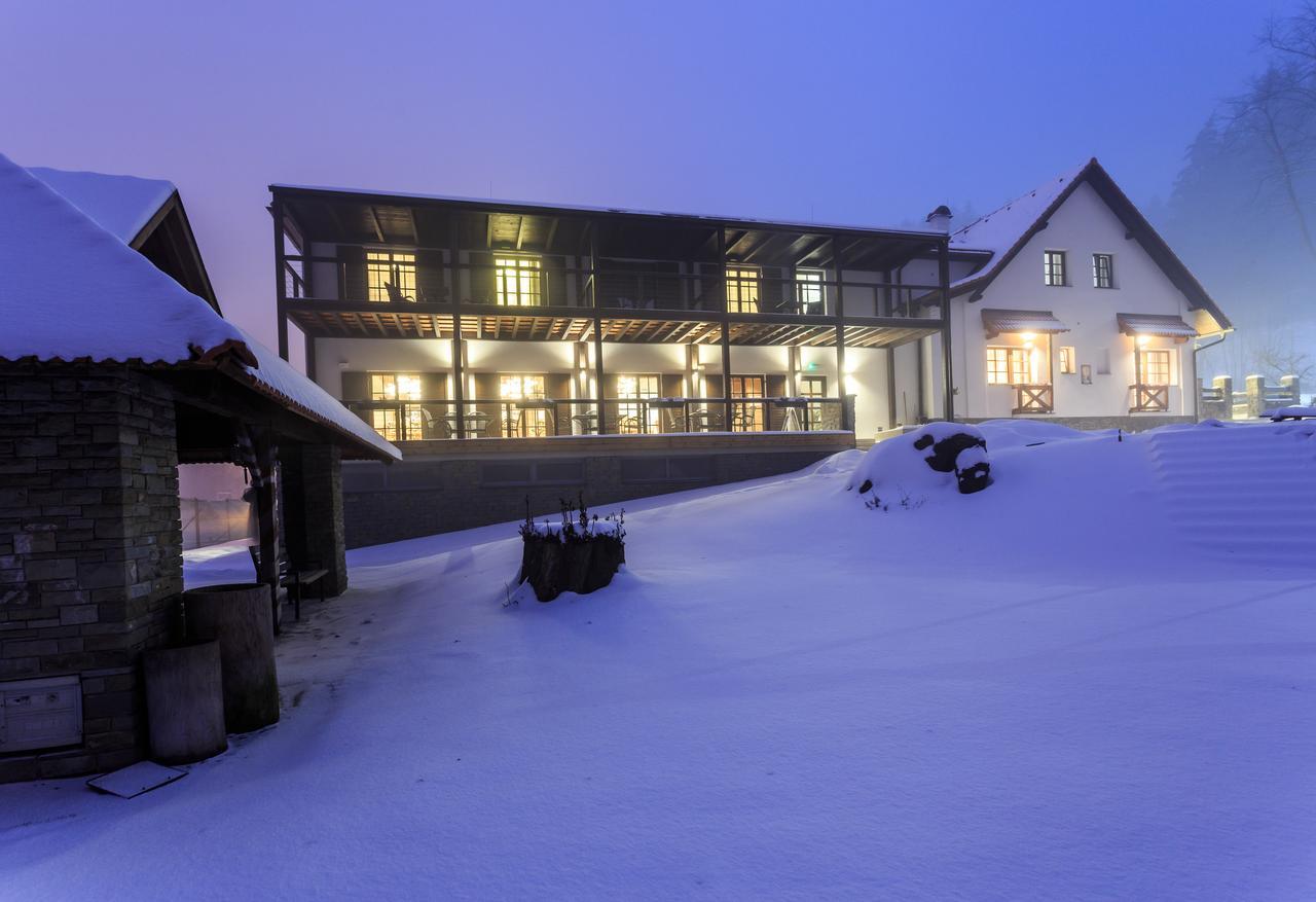 Hotel A Restaurace U Vychopnu Vsetín Eksteriør billede